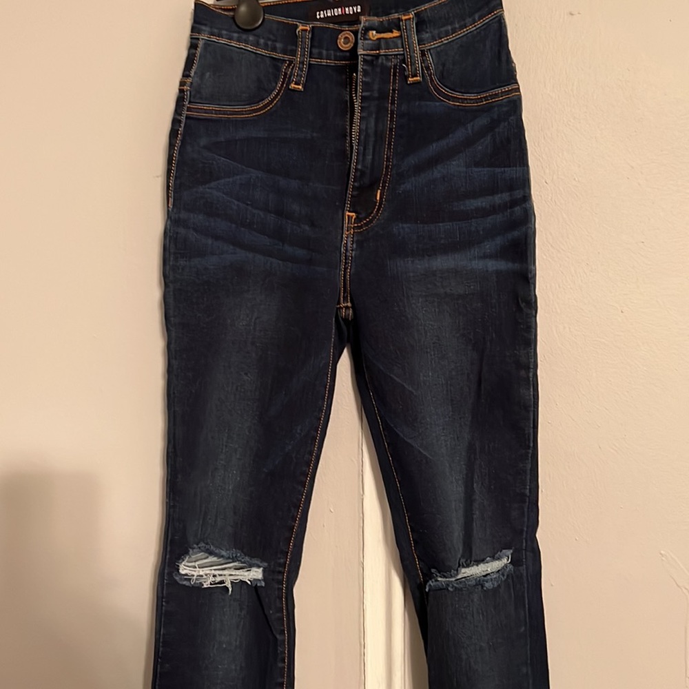 Fashion nova distressed jeans - Picture 2 of 3